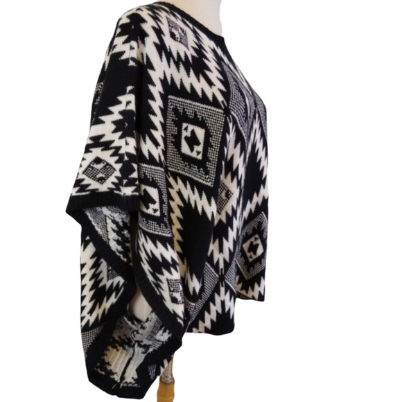 Forever 21 Knitted B&W Batwing Kaftan… - Picture 4 of 9